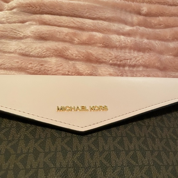 Michael Kors Jet Set Signature Clutch new without tags - Picture 8 of 8